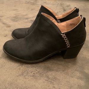 JG Women’s ankle boot